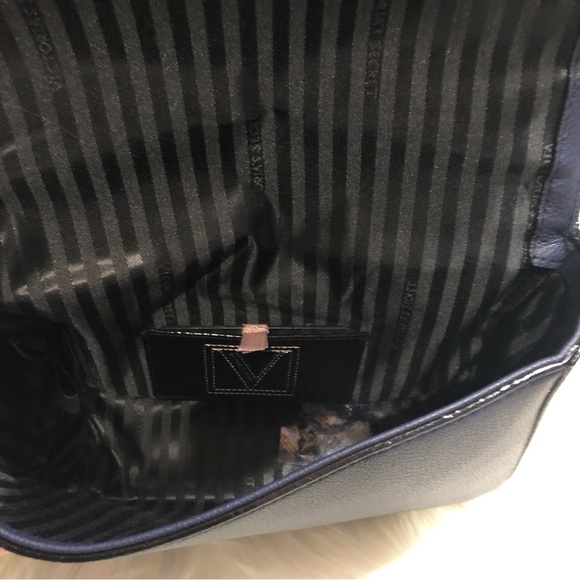 Victoria Secret’s 2 Way Chain Crossbody - Picture 2 of 3